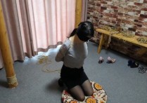 束缘阁绳艺原创新作品之黑咝超级峰满的大熊五花紧缚！本作品可在线看！